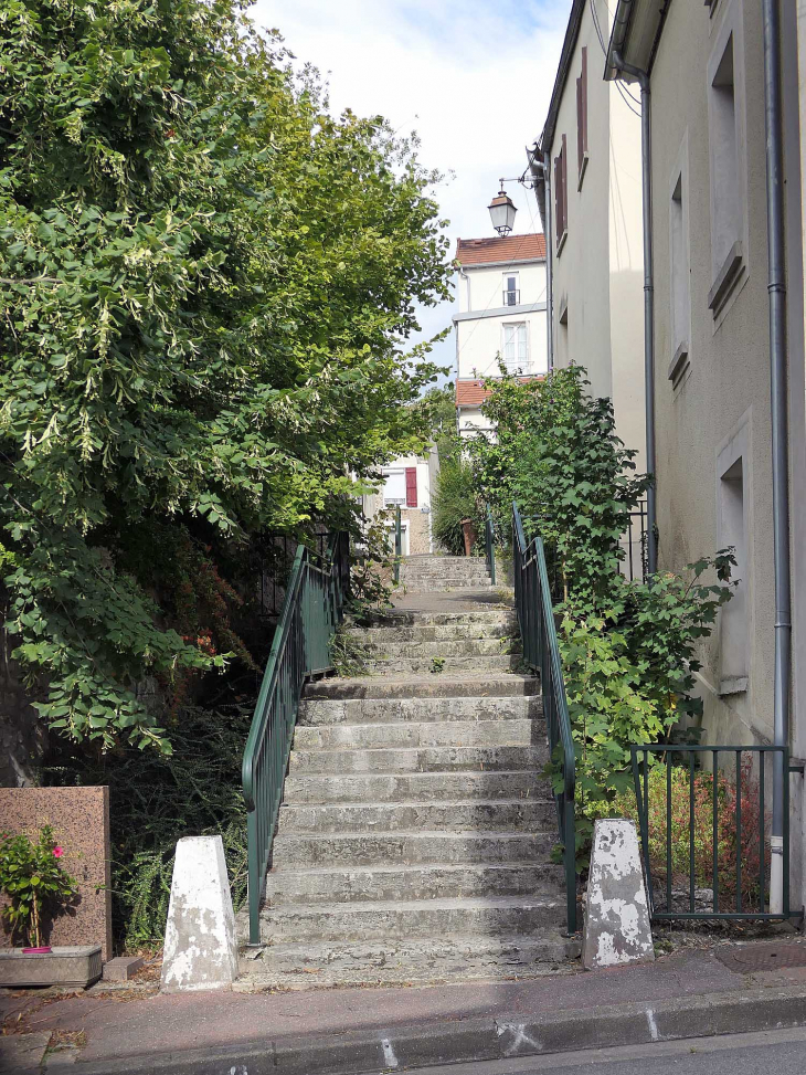 Escalier de passage dans la ville - Septeuil