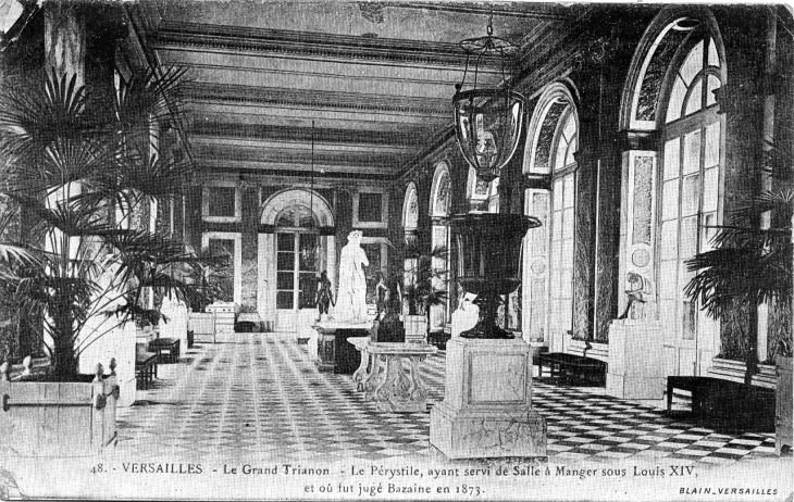 Le Grand Trianon - Le Pérystile, ayant servi  de Salle à Manger sous Louis XIV, et où fut jugé Bazaine en 1873. (carte postale de 1908) - Versailles