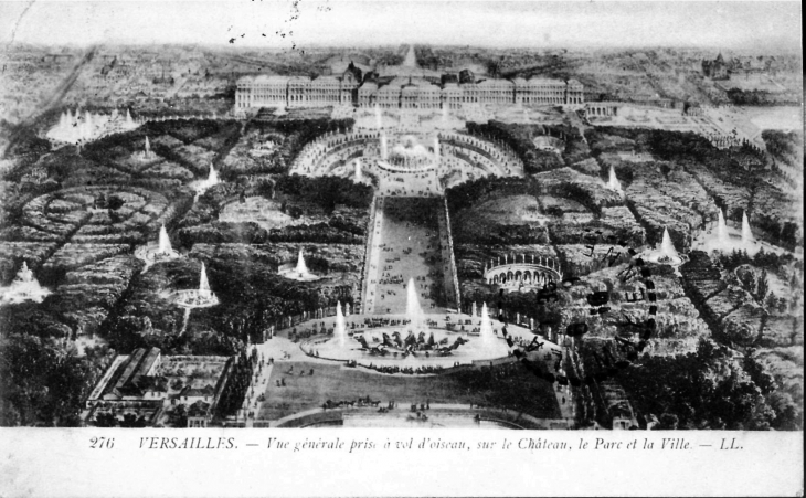 Vue générale prise à vol d'oiseau, sur le château, le Parc et la Ville, vers 1910 (carte postale ancienne). - Versailles