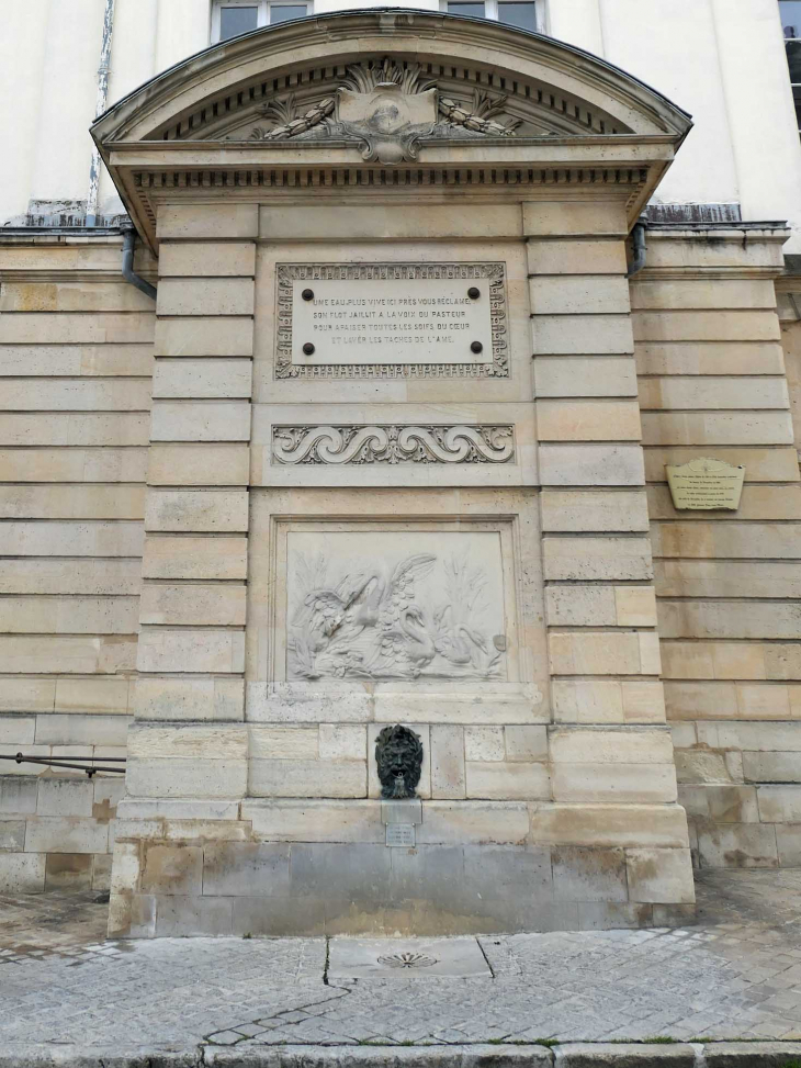 Quartier Saint Louis : la fontaine - Versailles