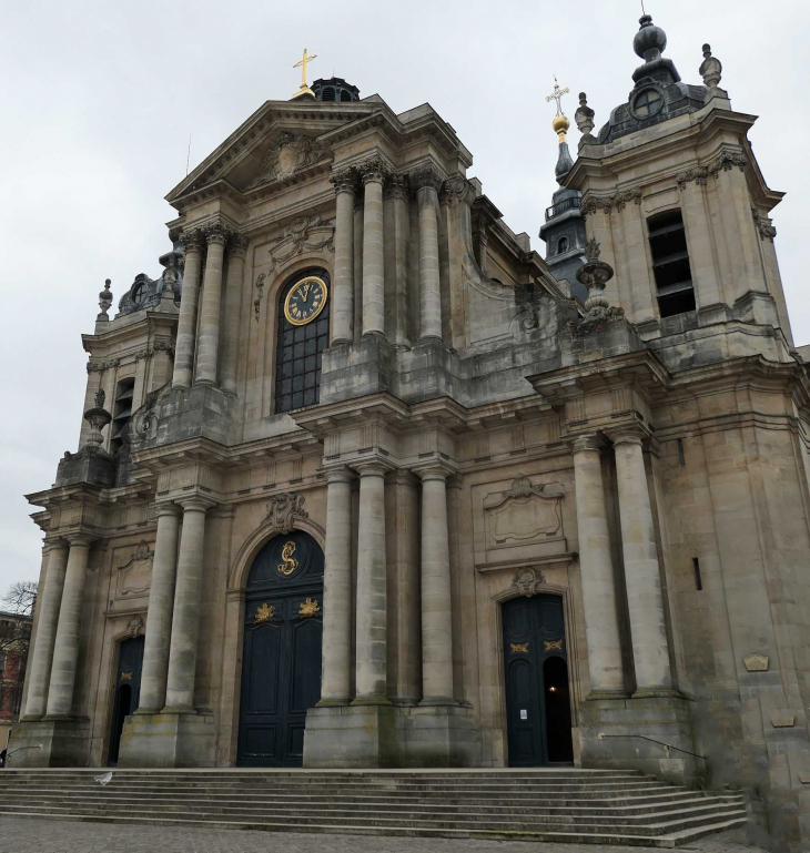 Quartier Saint Louis : la cathédrale Saint Louis - Versailles