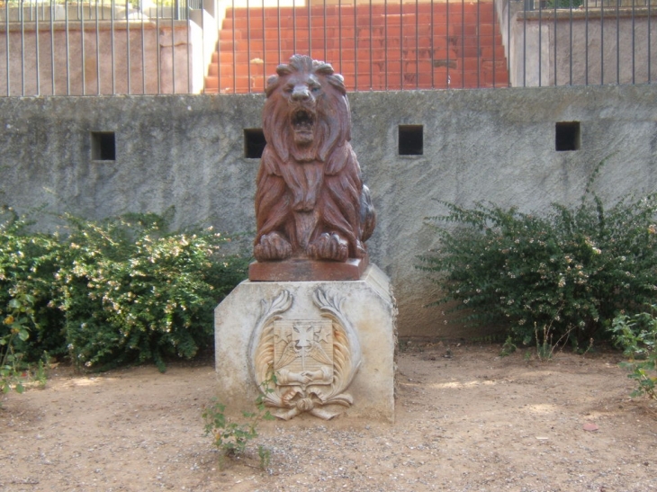 Statue dans le parc du centre thermal - Alet-les-Bains