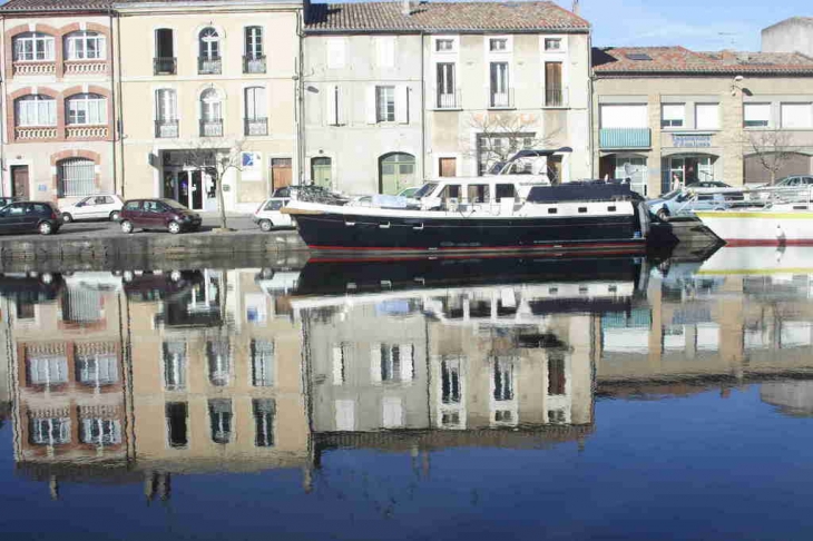 Reflet dans le grand bassin - Castelnaudary
