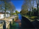 Une écluse sur le Canal du Midi (carte postale de 2000)