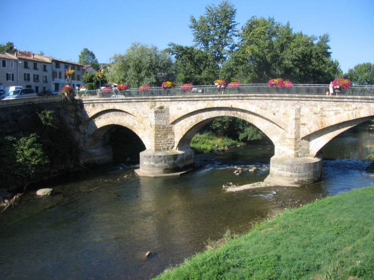 Pont du XVIIIème sur l'Aude - Espéraza