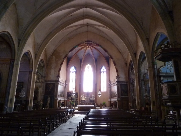 Eglise St André - la nef - Montolieu