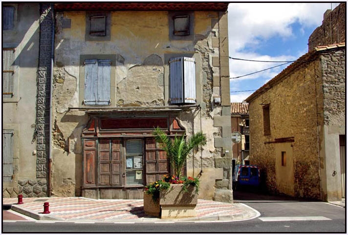 Ancienne épicerie, rue principale - Rieux-Minervois