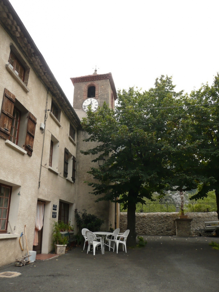 Eglise et maison du curé Félix Armand - Saint-Martin-Lys
