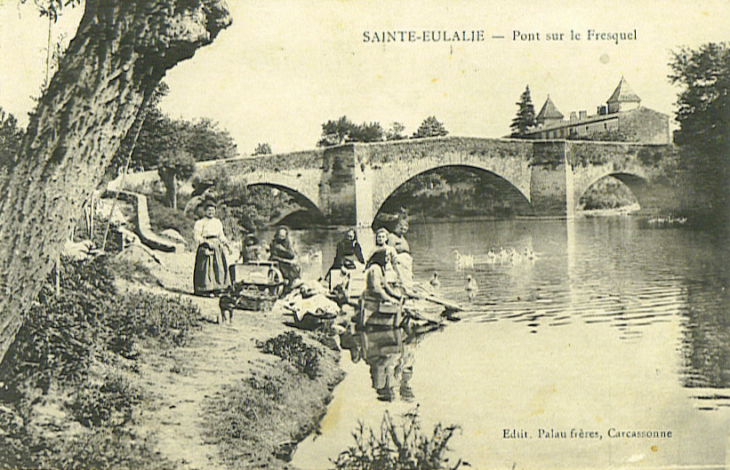 Le lavage au bord du fresquel avant le pont - Sainte-Eulalie