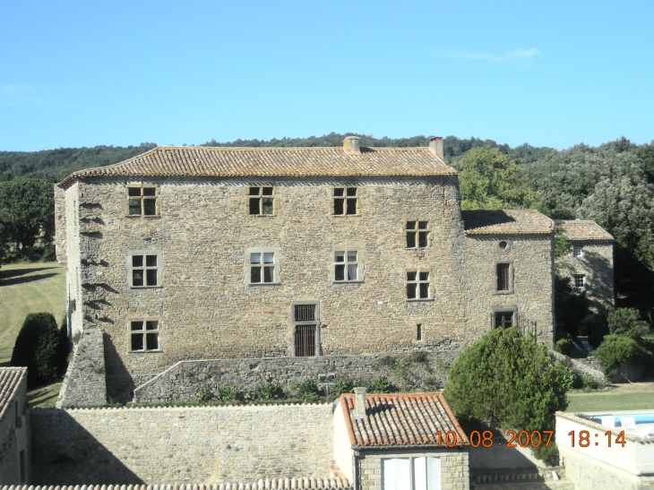 Château de Villar prise d'une fenêtre de l'école - Villar-en-Val
