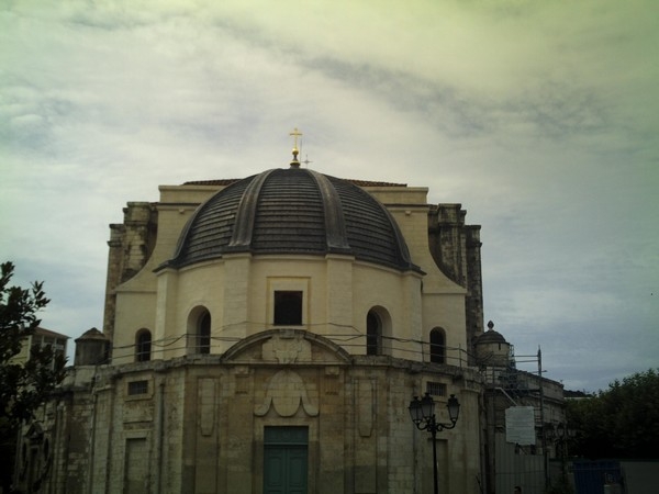 Un côté de la cathédrale - Alès