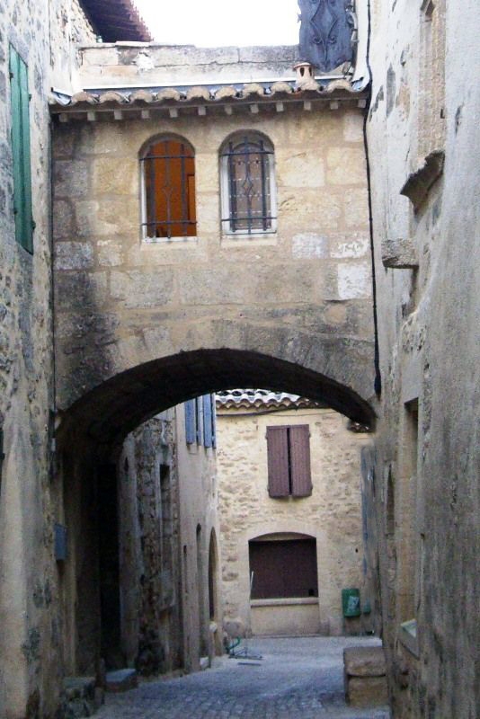 Passage sous maison - Castillon-du-Gard