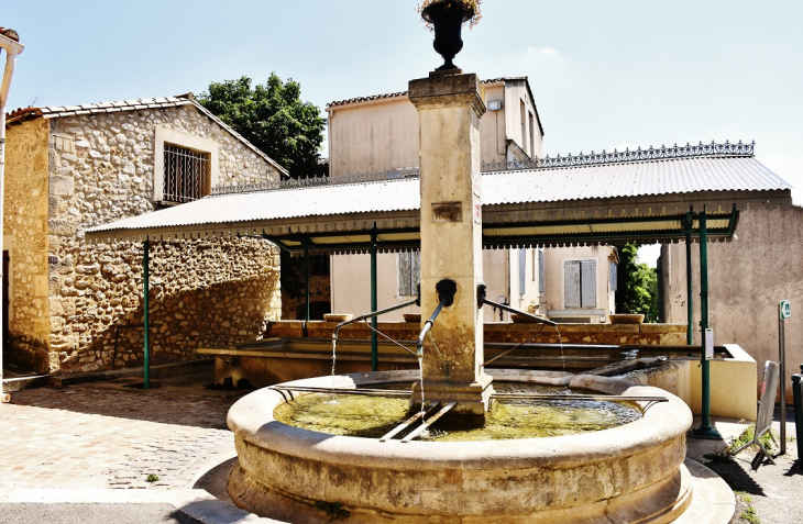Fontaine - Estézargues