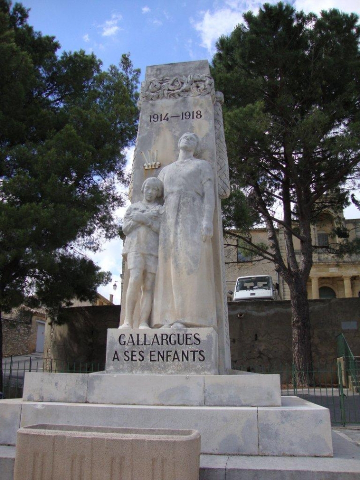 Gallargues-le-Montueux (30660)  monument aux morts