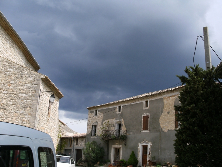 Place de léglise - Issirac