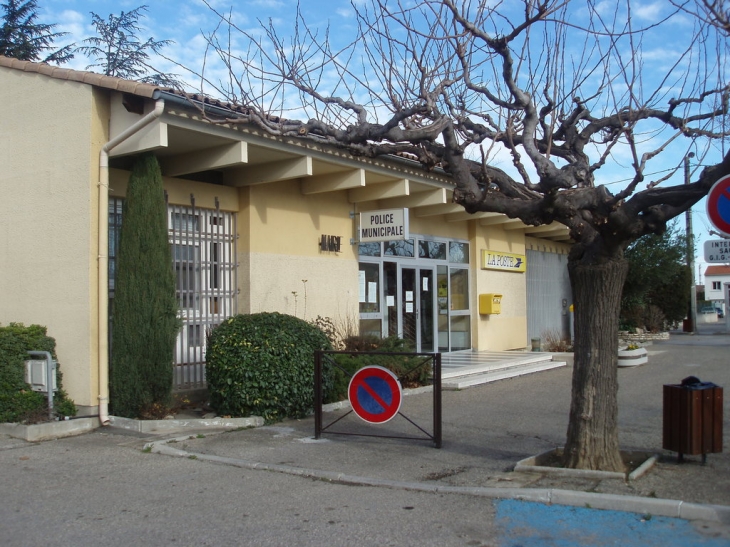 Mairie et poste de police - Laudun-l'Ardoise