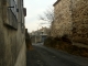 Photo précédente de Pougnadoresse Une des rues où les maisons sont bâties sur la roche.