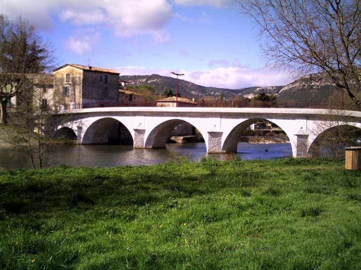 Le Pont dans toute sa splendeur - Quissac