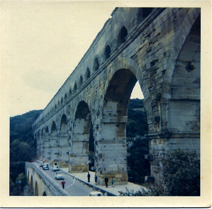 Le Pont du Gard, vers 1970. - Remoulins