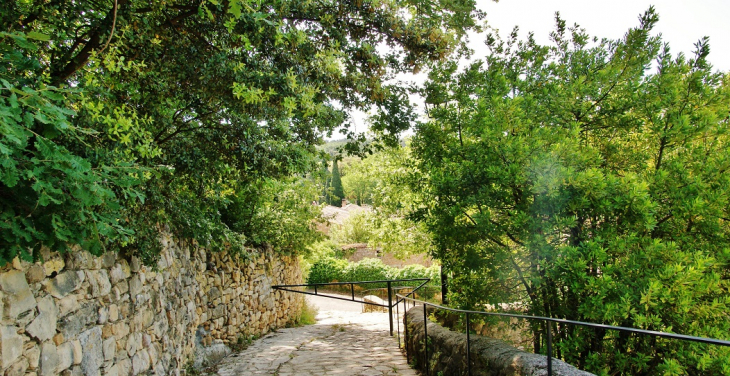 Photo à Sabran (30200) La Commune Sabran, 417232