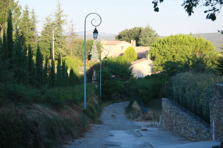 Rue du village - Saint-André-d'Olérargues