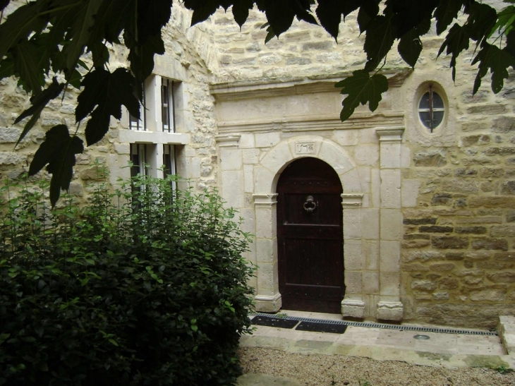 Entrée  du château - Saint-Étienne-de-l'Olm
