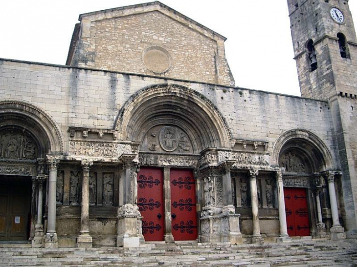 La façade de l'église - Saint-Gilles