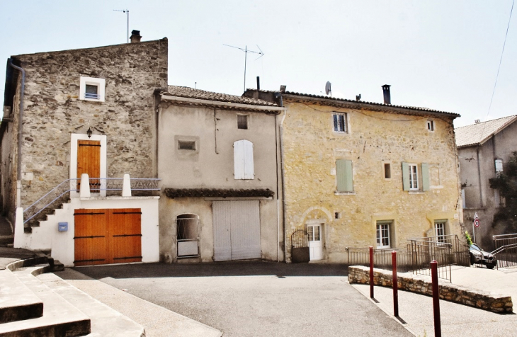 La Commune - Saint-Julien-de-Peyrolas