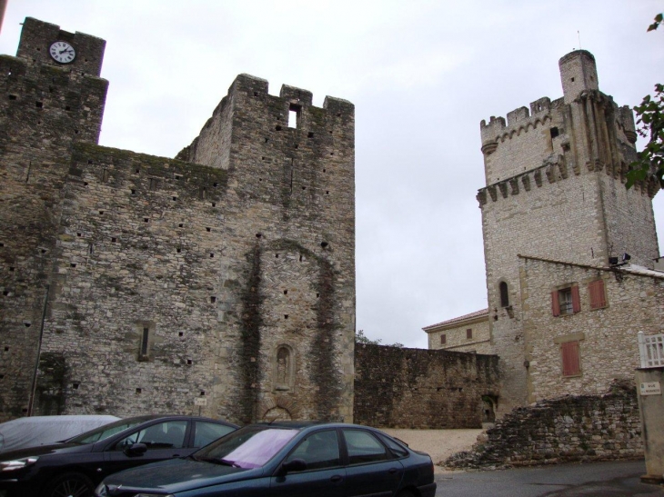 Saint-Laurent-des-Arbres (30126) église-château