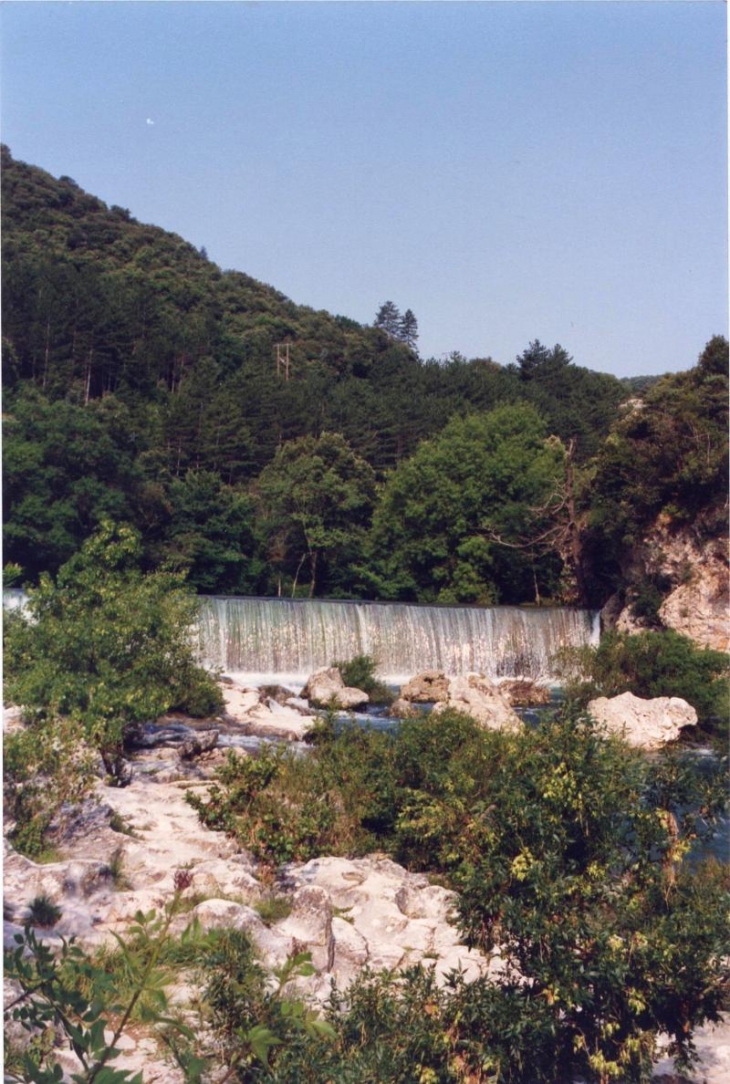 La cascade vue du pont - Saint-Laurent-le-Minier