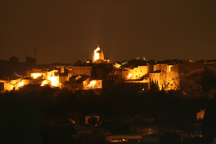 Le village vue du castellas - Théziers