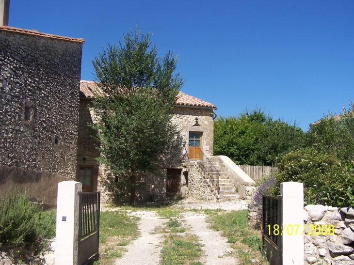 Une belle maison dans le village - Vallérargues