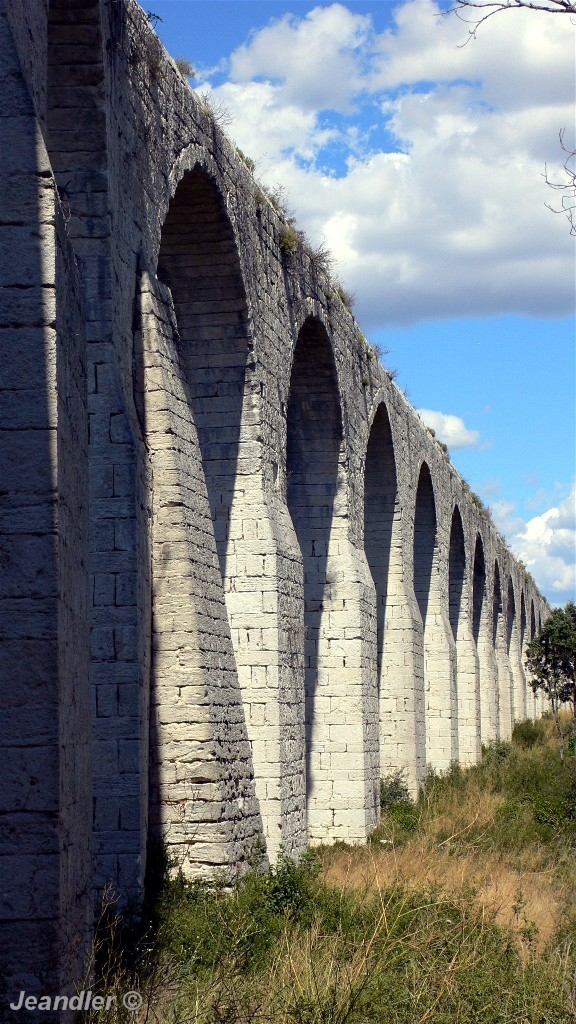 Plus long aqueduc de france 10km - Castries