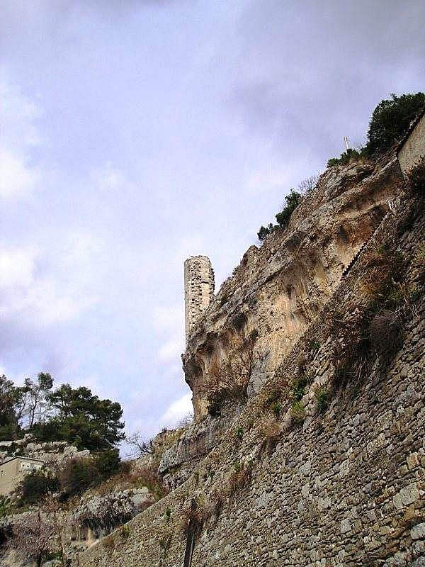 La tour Candela au bord de la falaise - Minerve