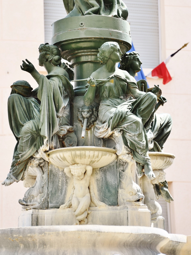 Fontaine ( Détail ) - Pomérols