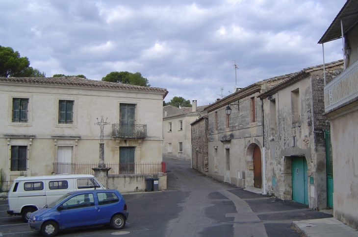 Place - Saint-Geniès-des-Mourgues