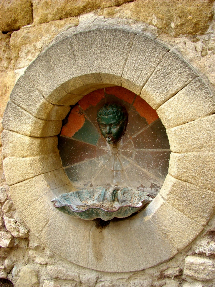 Une fontaine originale - Saint-Pons-de-Mauchiens