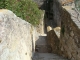 Photo suivante de Saint-Pons-de-Mauchiens Un escalier fait le lien entre l'église et le village d'en bas