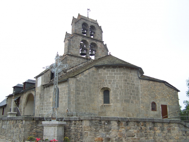 église Saint-Barthélémy à clocher mur et cadran solaire du XIIème siècle - Albaret-le-Comtal