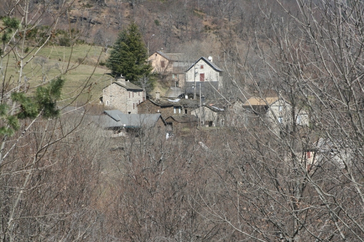 Village de currieres commune de cessagnas - Cassagnas