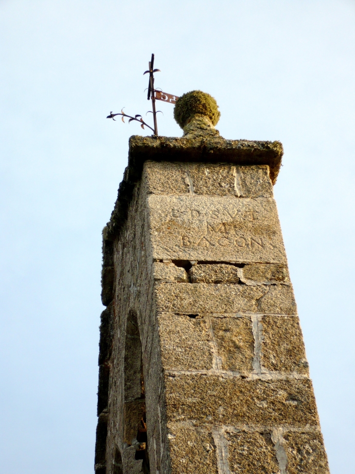 Inscription sur le clocher-mur. - Chastanier