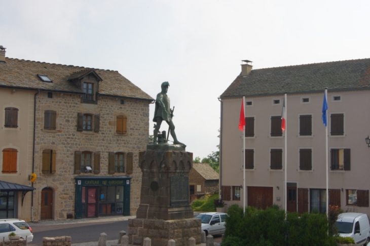 Place Du Guesclin - Châteauneuf-de-Randon