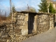 Photo suivante de Le Bleymard Mur en pierres sèches, portillon couvert.