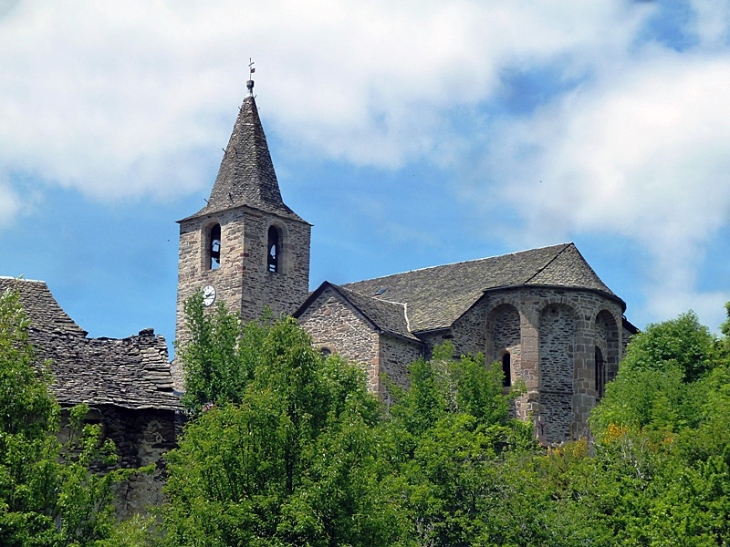 Vue sur l'église - Les Hermaux