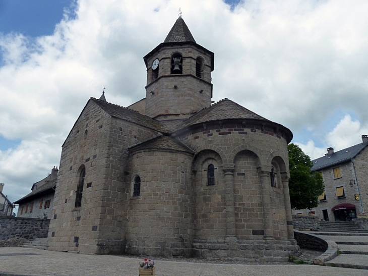 Le chevet de l'église - Nasbinals