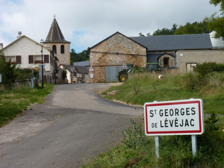 Le village  Crédit : André Pommiès - Saint-Georges-de-Lévéjac