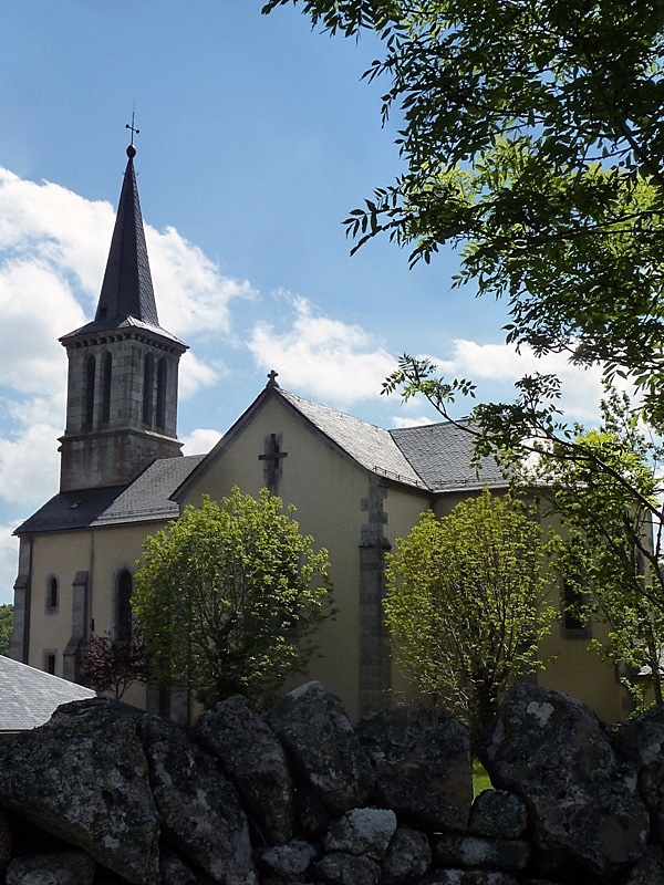 Vers l'église - Saint-Laurent-de-Muret