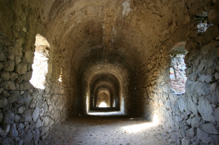 Sous l'aqueduc romain - Ansignan