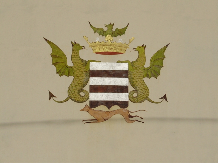 Armoiries de la Maison de Banyuls, peinture sur le mur de cave Viadis - Banyuls-dels-Aspres