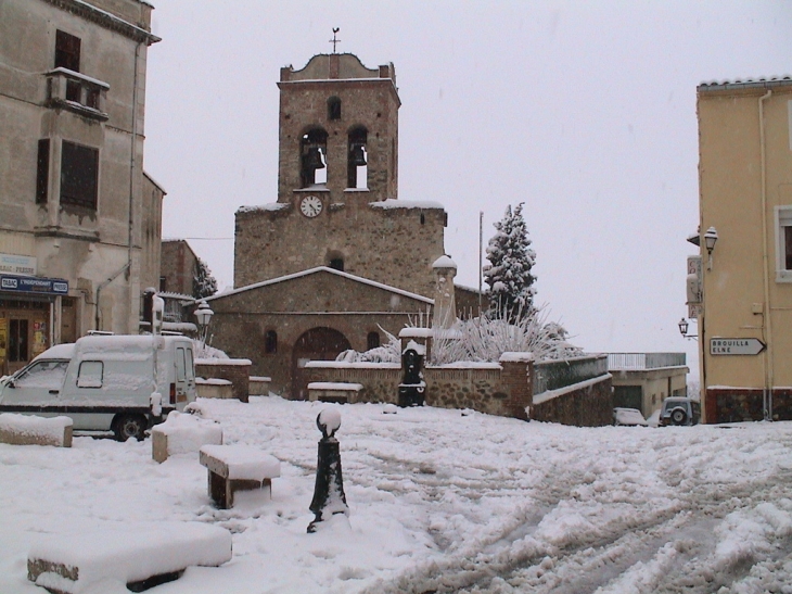BANYULS dels ASPRES, Place de la République sous la neige - Banyuls-dels-Aspres
